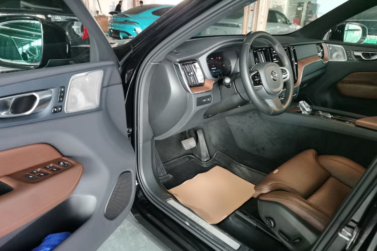 沃尔沃XC60新能源 2025款 插电式混动 长续航四驱智雅豪华版中控内饰20