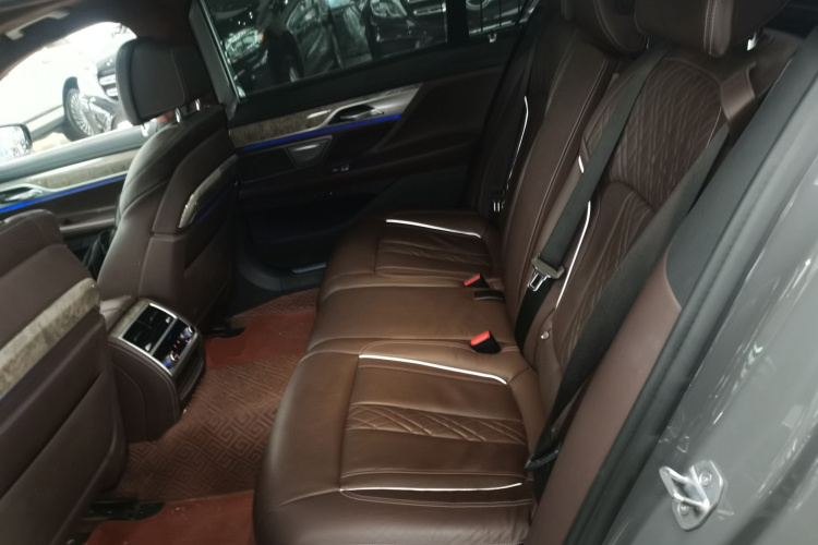 宝马7系 2019款 740Li 领先型 豪华套装中控内饰21