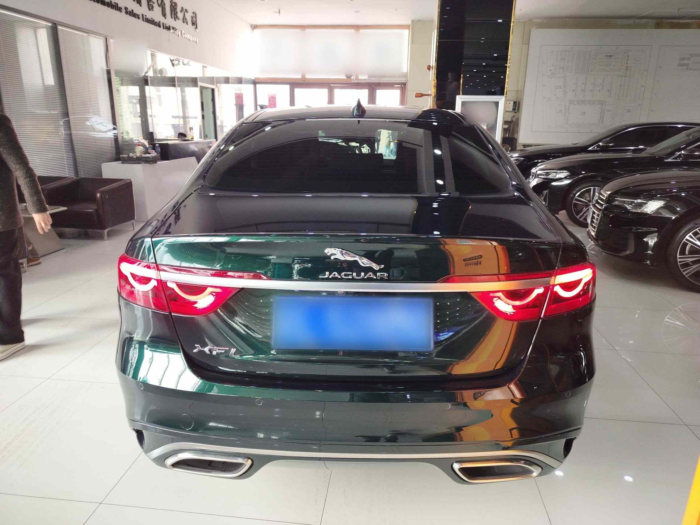 捷豹XFL 2024款 2.0T P250 两驱尊享豪华版(3)