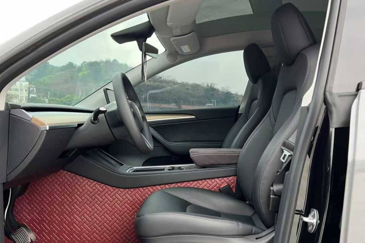 特斯拉 Model Y 2022款 后轮驱动版中控内饰7002