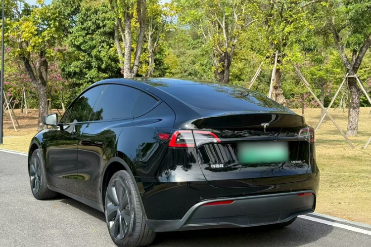 特斯拉 Model Y 2023款 长续航全轮驱动版车身外观6005