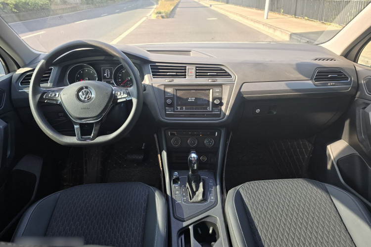 大众 途观L 2019款 330TSI 自动两驱风尚版 国VI中控内饰7004