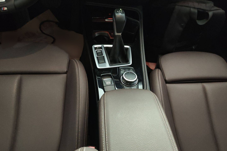 宝马1系 2019款 120i M运动套装局部细节18