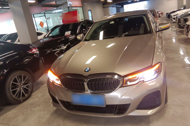 宝马3系 2022款 325Li M运动套装车身外观2