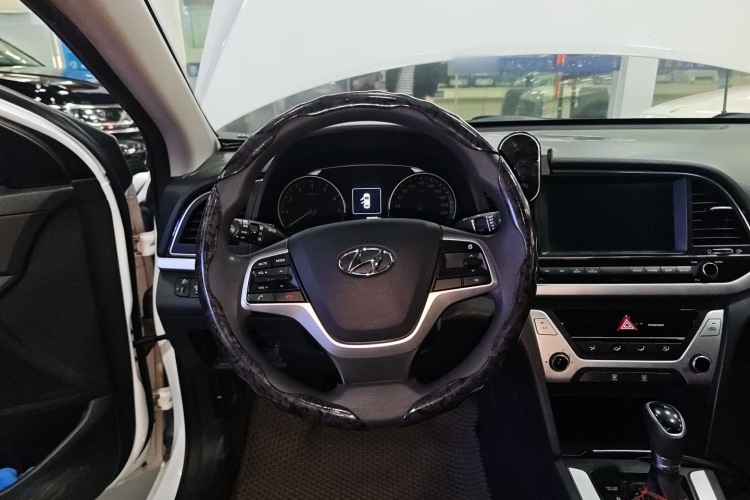 现代 领动 2016款 1.6L 自动智炫·精英型局部细节13