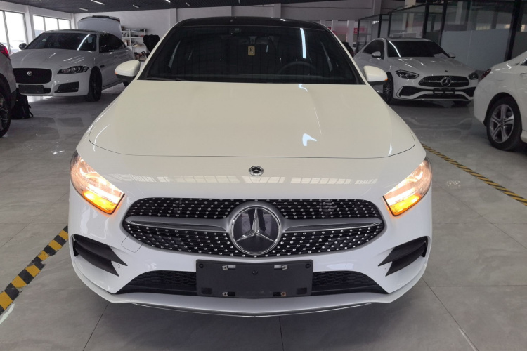 奔驰A级 2020款 改款 A 180 L 运动轿车特殊配置车身外观2