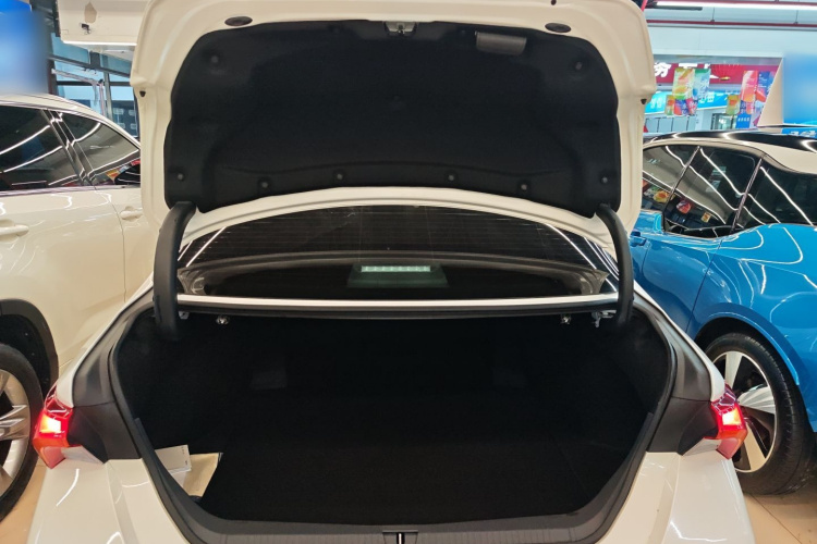 丰田 亚洲龙 2019款 2.0L 豪华版 国VI机舱底盘23