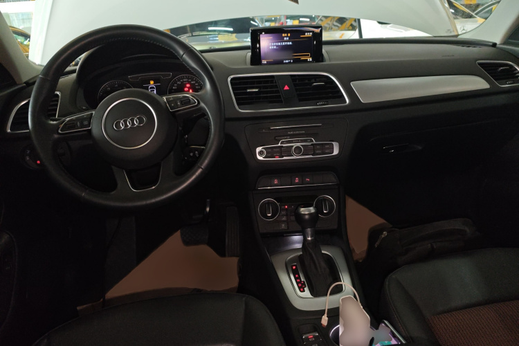 奥迪Q3 2018款 30周年年型 30 TFSI 时尚型中控内饰7002
