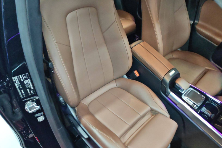 奔驰GLB 2021款 GLB 200 动感型局部细节41