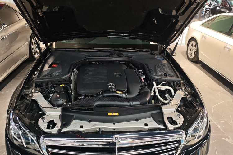 奔驰E级 2020款 改款 E 300 L 运动时尚型机舱底盘24