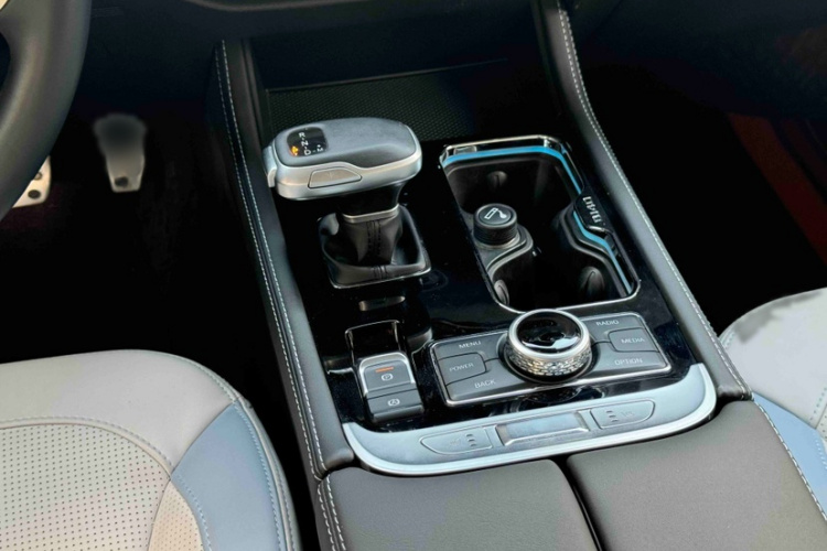 北京BJ40 2023款 2.0D 自动四驱刀锋英雄版侠客型（前后电控锁）局部细节18