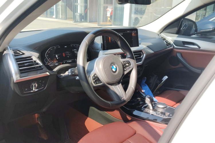 宝马X4 2022款 xDrive 25i M运动套装中控内饰12