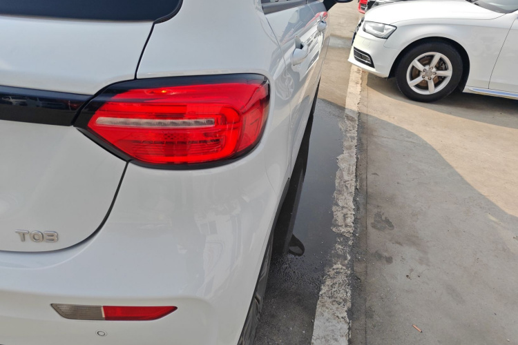 零跑汽车 零跑T03 2021款 400舒享版车身外观9