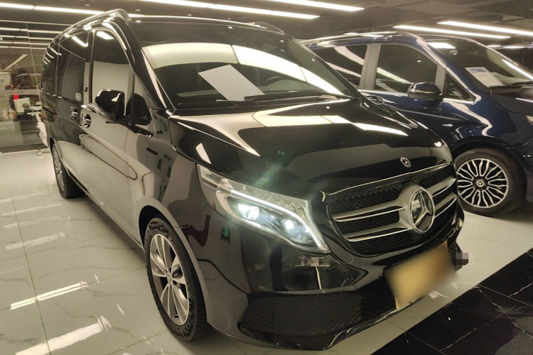 奔驰V级 2021款 V 260 领航版车身外观3