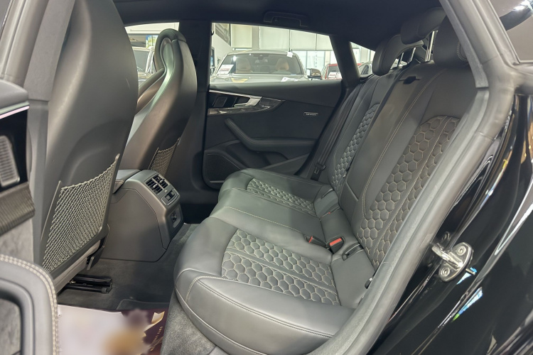 奥迪RS 5 2023款  RS 5 2.9T Sportback 暗金版中控内饰7007