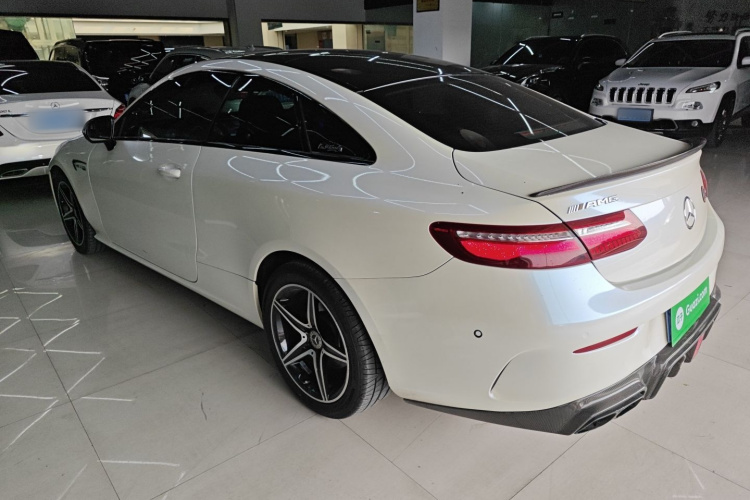 奔驰E级(进口) 2019款 E 200 轿跑车车身外观4