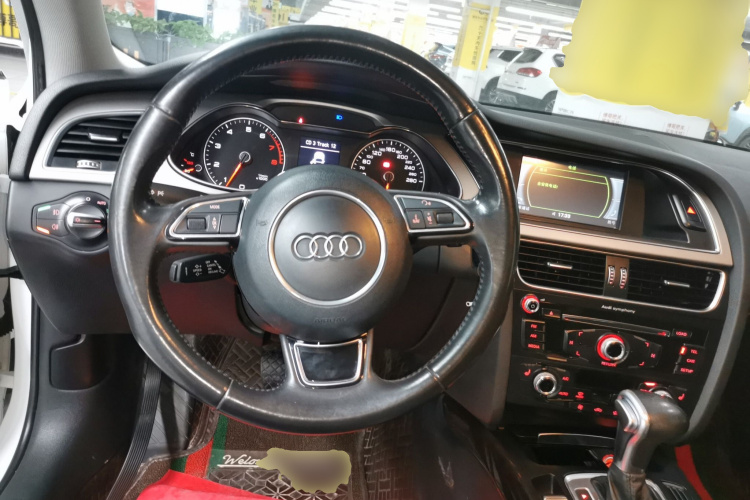 奥迪A4L 2015款 35 TFSI 自动舒适型中控内饰13