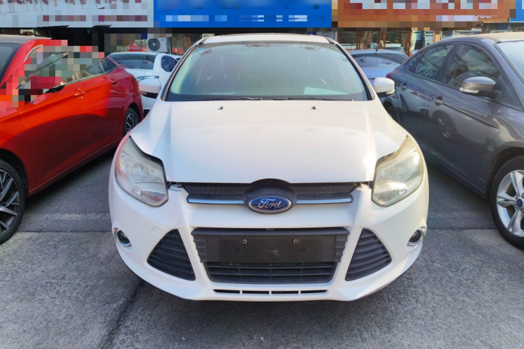 福特 福克斯 2012款 三厢 1.6L 自动风尚型车身外观2