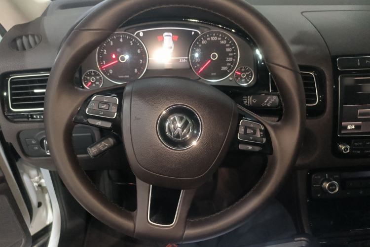 大众 途锐  3.0TSI 标配型中控内饰13