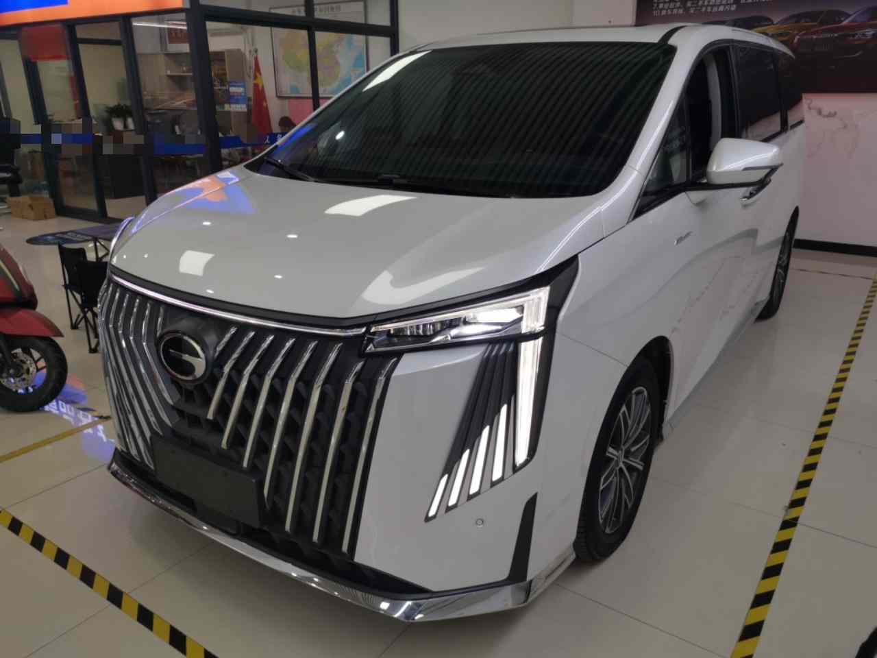 广汽传祺 传祺M8 2024款 大师系列 400T 至尊版(2)