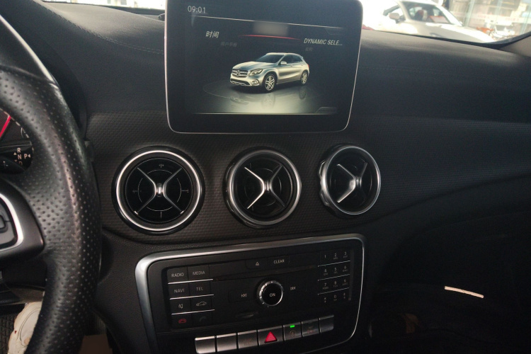 奔驰GLA 2017款 GLA 200 时尚型局部细节16