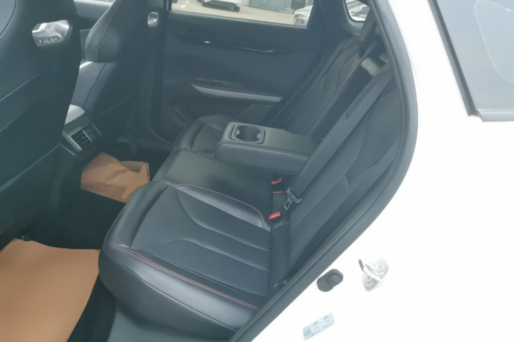 长安UNI-V 2023款 1.5T 尊贵型中控内饰21