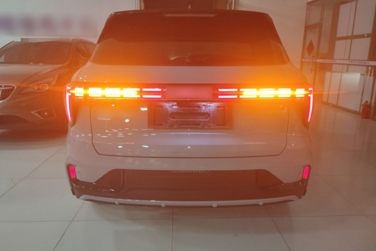 领克01 EM-P 2023款 1.5TD EM-P PM车身外观6