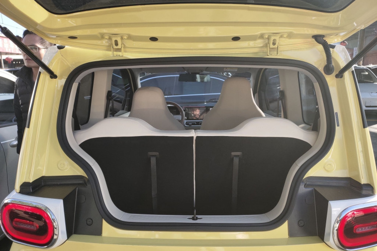 五菱汽车 宏光MINIEV 2024款 第三代 215km 进阶版机舱底盘23