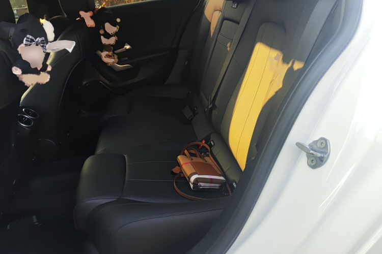 奔驰A级 2021款 A 180 L 运动轿车中控内饰7004