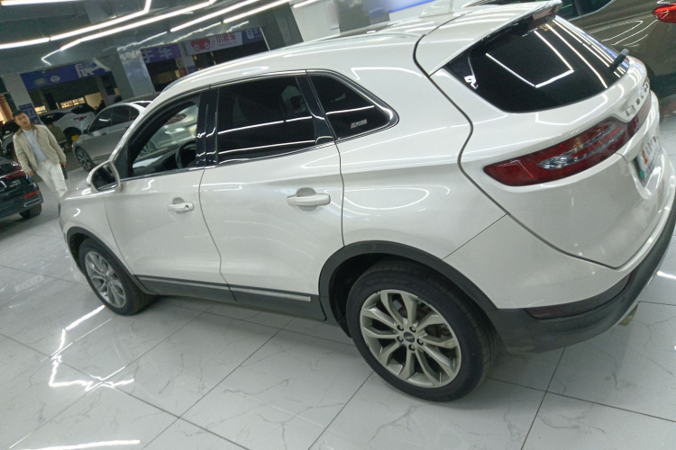 林肯MKC 2017款 2.0T 四驱尊雅版车身外观4