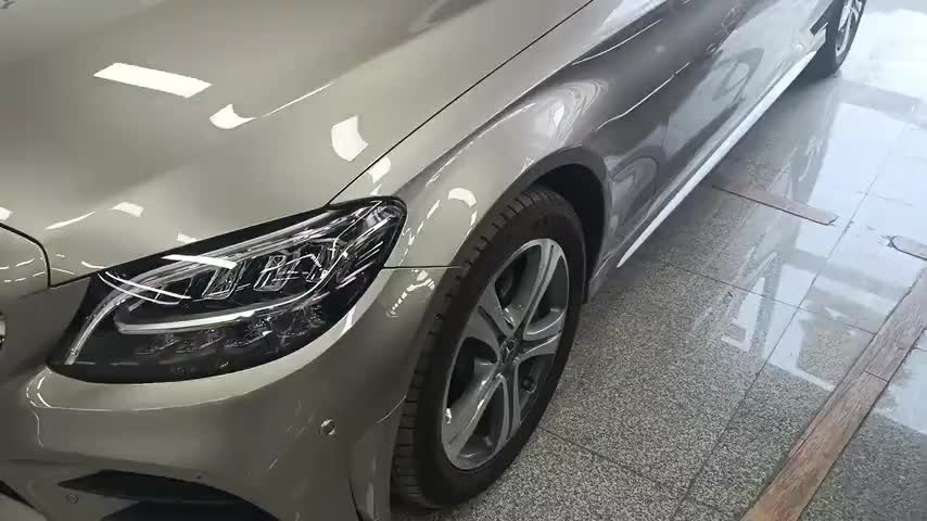 奔驰C级 2020款 C 260 L 运动版实拍1