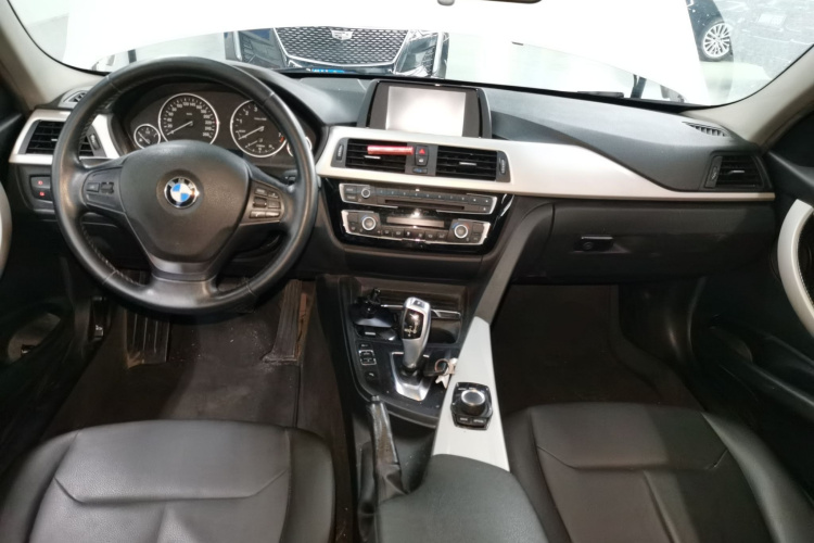 宝马3系 2016款 320Li 进取型中控内饰12