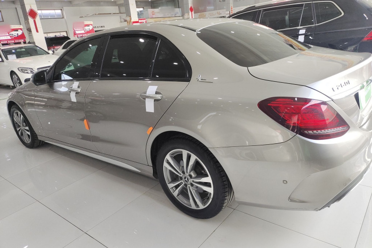 奔驰C级 2019款 C 180 L 时尚型运动版车身外观4