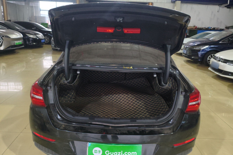 红旗H5 2018款 30TD 型动版机舱底盘23