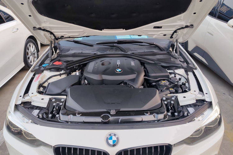 宝马3系 2019款 320Li M运动曜夜版机舱底盘24