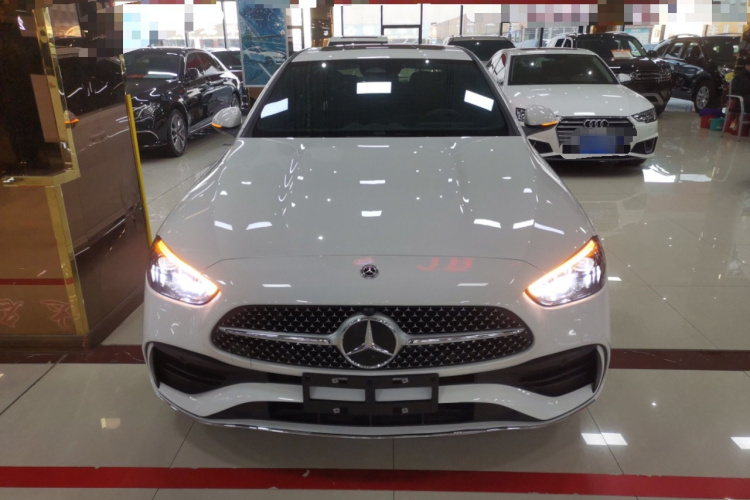 奔驰C级 2023款 改款 C 200 L 运动版车身外观2