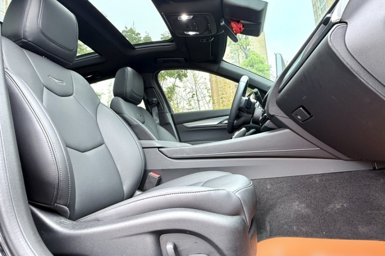 凯迪拉克CT5 2025款 28T 城市运动版中控内饰7014