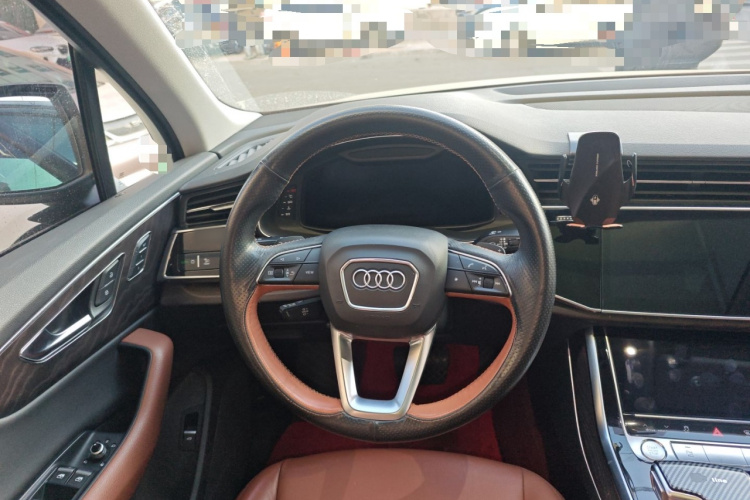 奥迪Q7 2020款 55 TFSI quattro 黑武士专享版中控内饰13