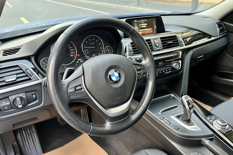 宝马3系 2017款 320Li M运动型局部细节13