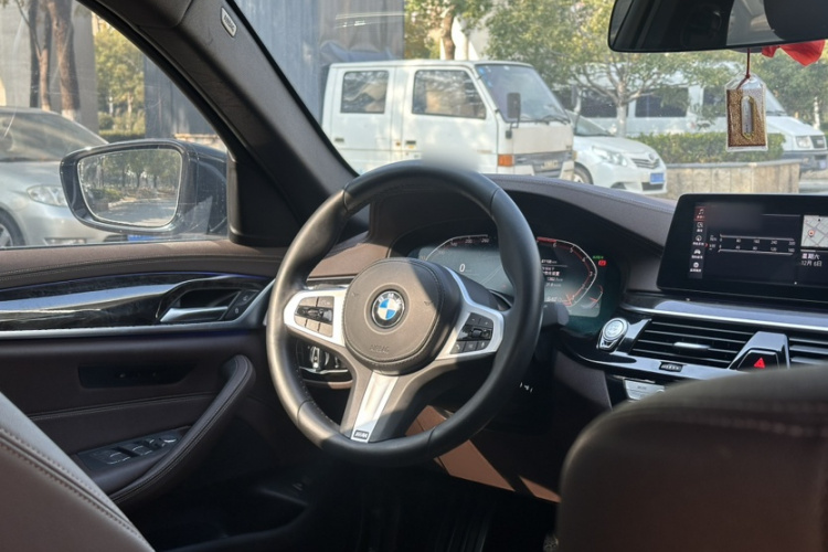宝马5系 2020款 525Li M运动套装中控内饰7014