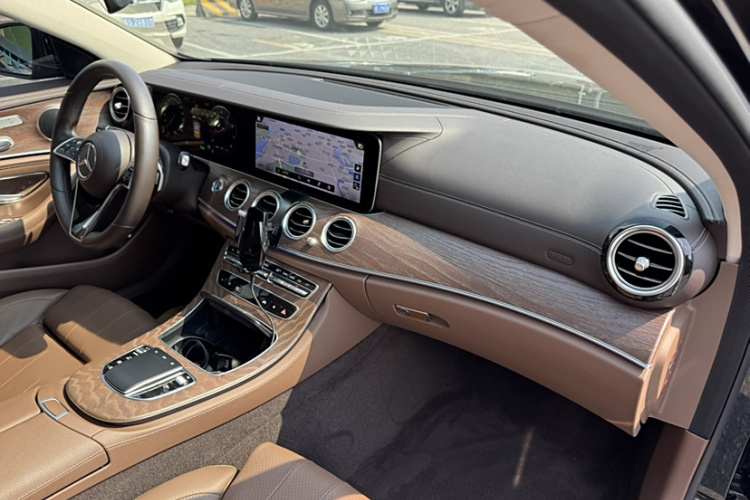 奔驰E级 2021款 E 260 L中控内饰7011