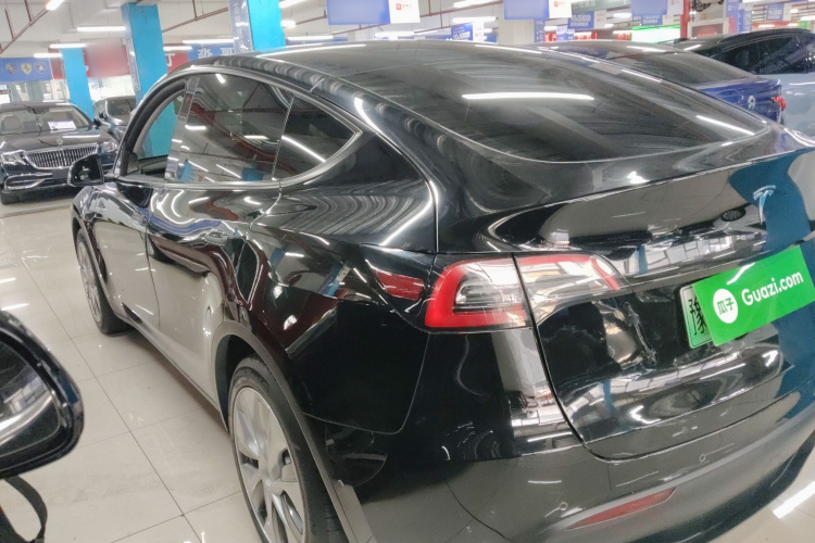 特斯拉 Model Y 2021款 标准续航后驱版车身外观4