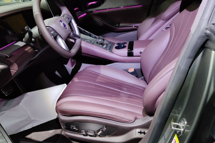 腾势Z9GT 2024款 1100四驱Pro版局部细节19