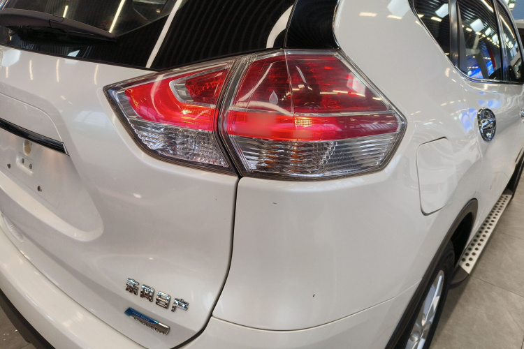 日产 奇骏 2014款 2.0L CVT舒适版 2WD车身外观9