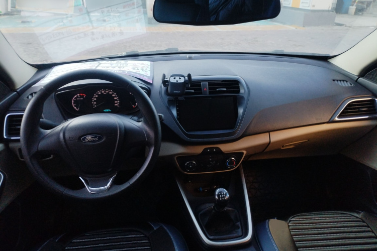 福特 福睿斯 2015款 1.5L 手动舒适型中控内饰12