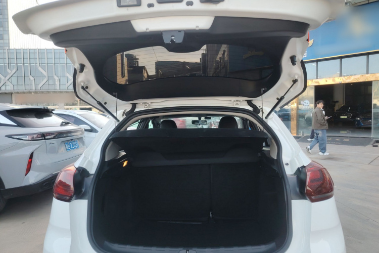 雪铁龙C3-XR 2015款 1.6L 自动先锋型机舱底盘23