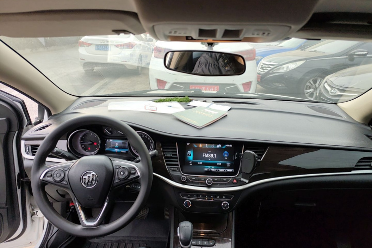 别克 威朗 2019款 三厢 20T 双离合领先型中控内饰12