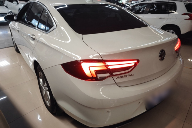 别克 君威 2020款 552T 豪华型车身外观4