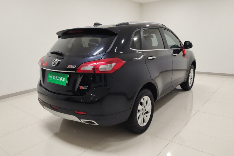 北汽威旺S50 2016款 1.5T 手动欢动精英型车身外观7