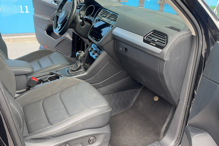 大众 途观L 2021款 280TSI 自动两驱智享版中控内饰7003